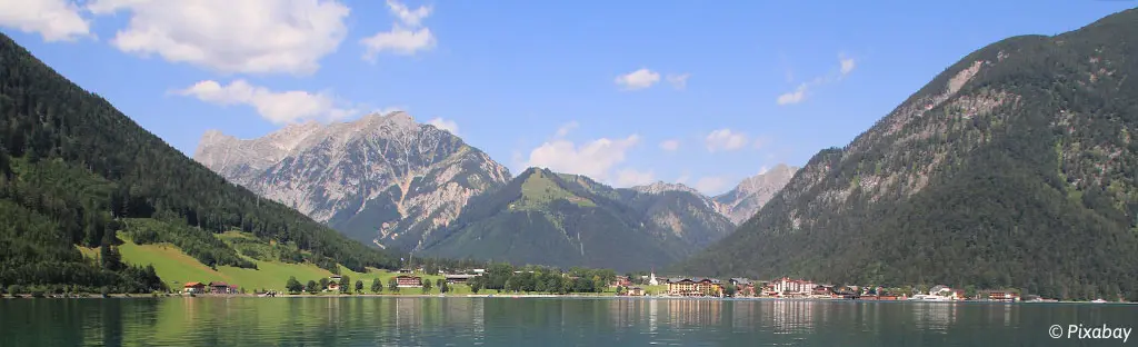Kamperen aan de Achensee in Tirol in Oostenrijk