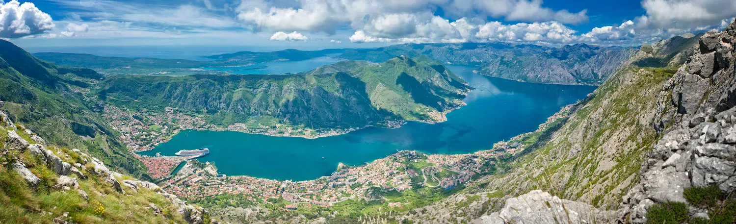 Uitzicht op de Baai van Kotor