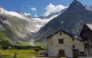 Berliner Hütte: Die denkmalgeschützte Berghütte in den Zillertaler Alpen
