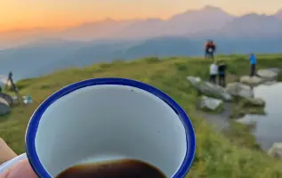 6 manieren om lekkere koffie te zetten in de bergen