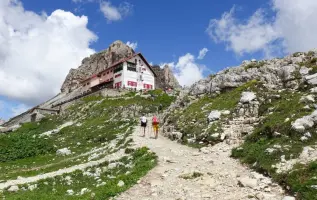 Die 7 schönsten Hütten der Dolomiten