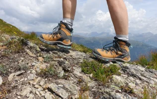 Hoge of lage wandelschoenen in de bergen?