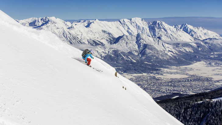 Skiën met uitzicht op Innsbruck