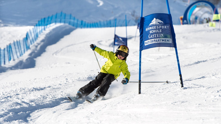 Kind Skifahrer Winter Skifahren lernen