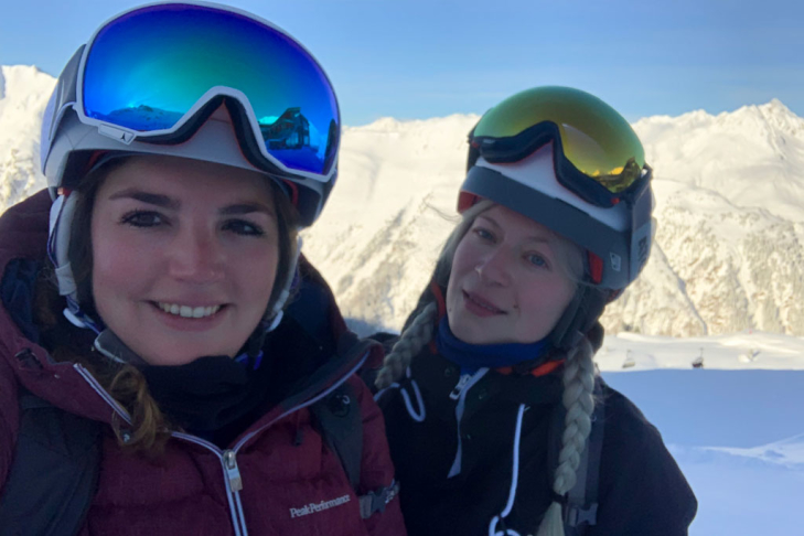 Yvonne en Florien in Ischgl tijdens een zonnige skidag