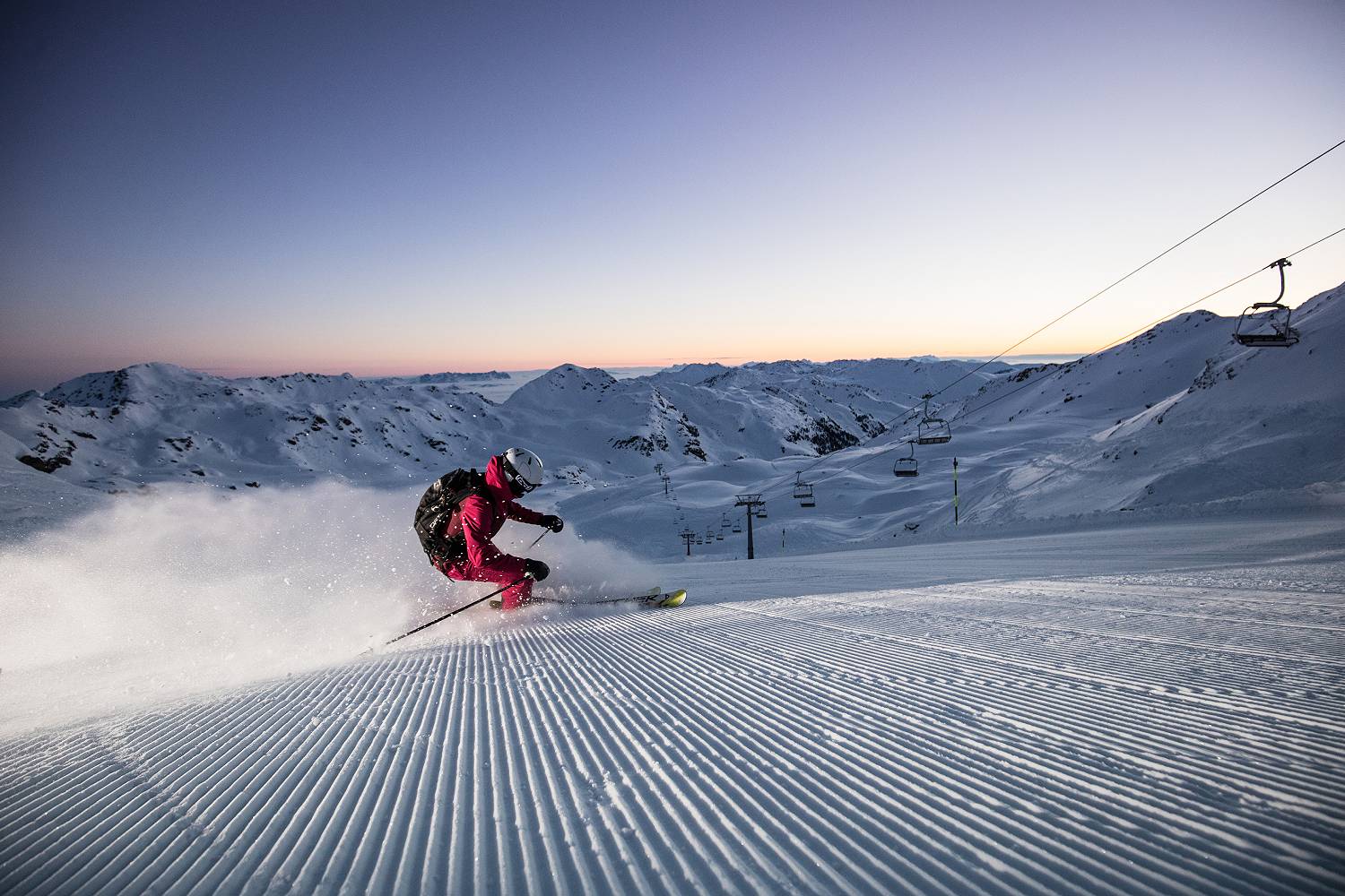 Sonnenaufgang beim Skifahren in der Zillertal Arena