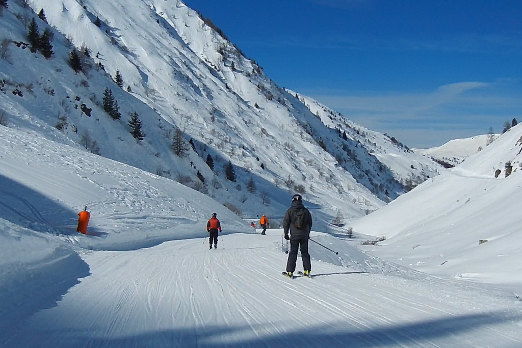 Gorges de Sarenne skiers