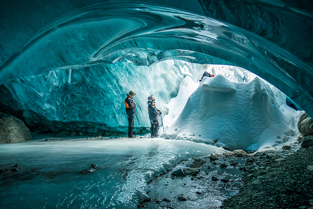 Atemberaubende Ice Cap Höhlen