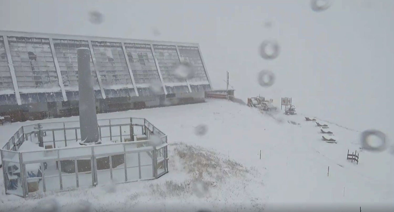 es schneit schon am Hoadlhaus Gipfel Axamer Lizum