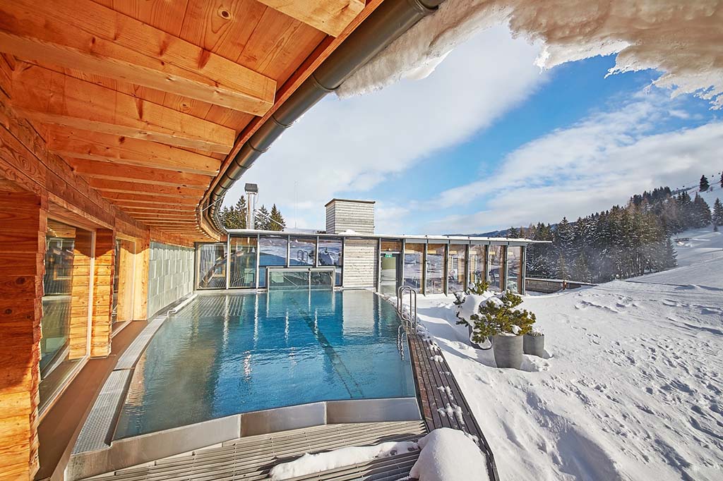 Rooftop Pool Forsthofalm Winter