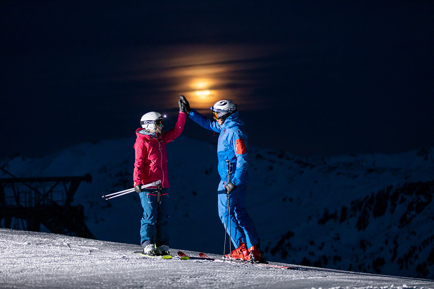 Skifahren im Mondschein