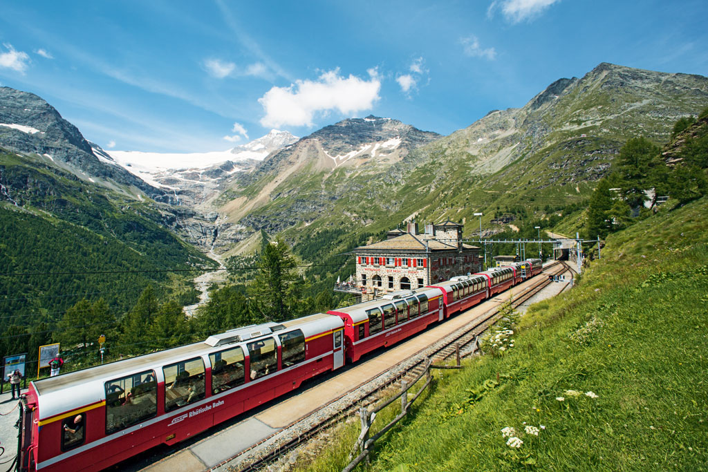 Berninapas station Alp Gruem