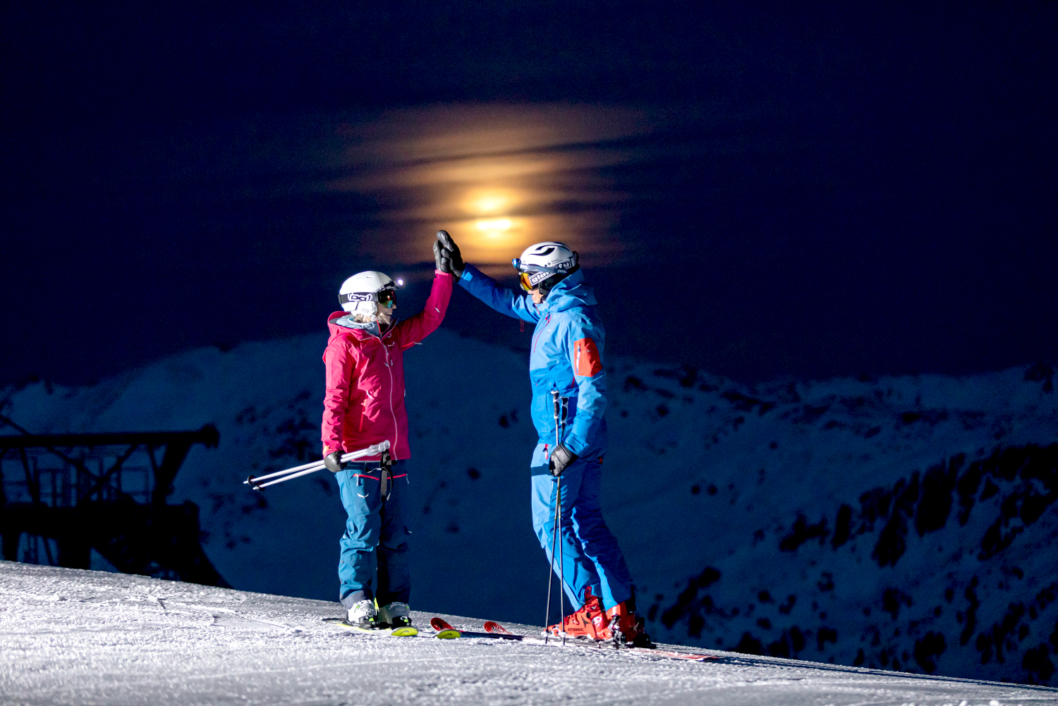 Skifahren im Mondlicht